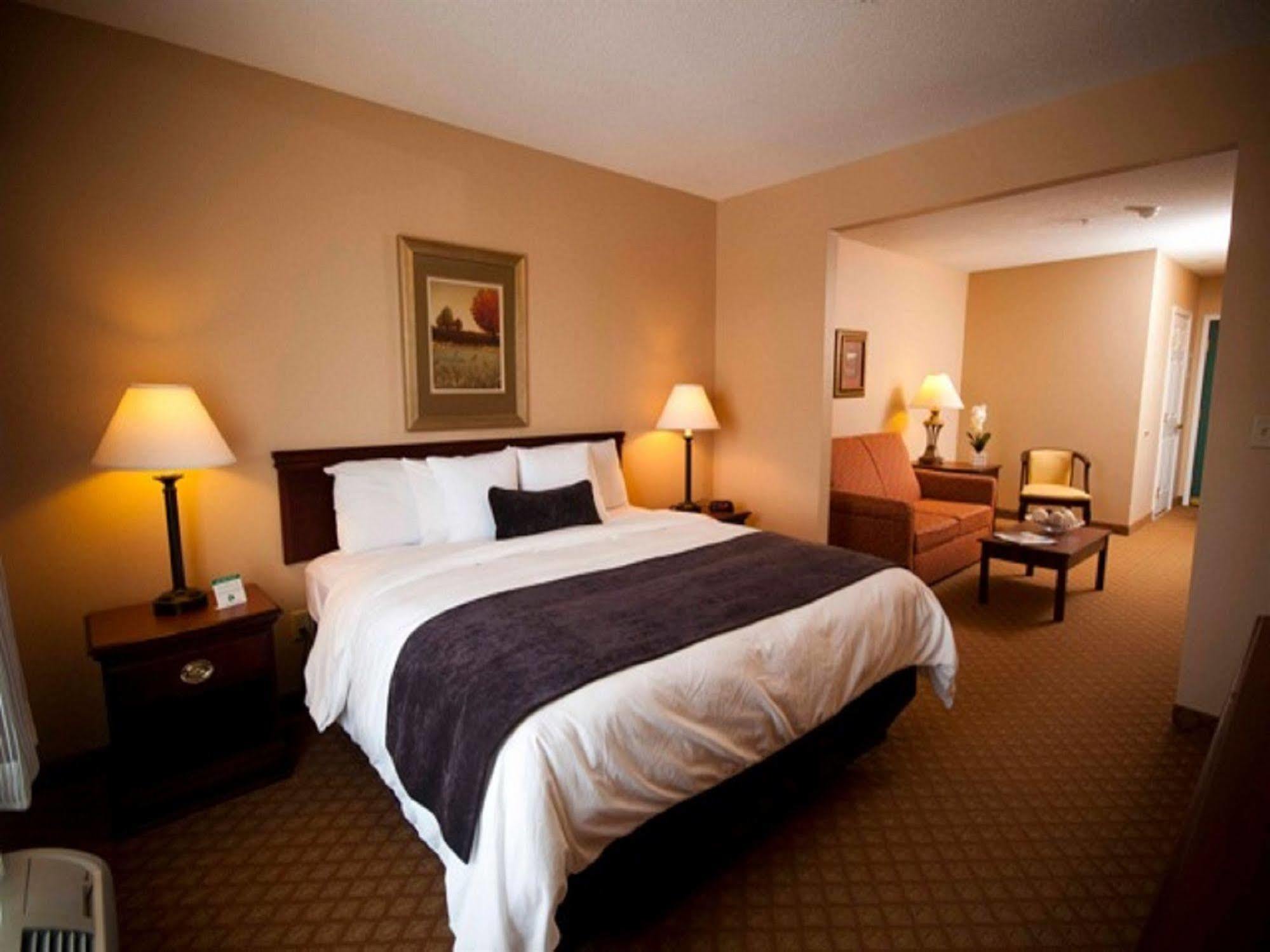 Town & Country Inn And Suites Quincy Ngoại thất bức ảnh